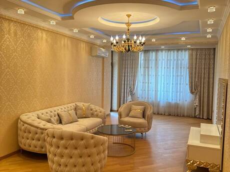 3-комн. новостройка - м. 28 мая - 180 м²