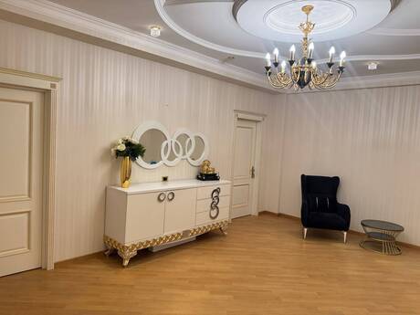 3-комн. новостройка - м. 28 мая - 180 м²