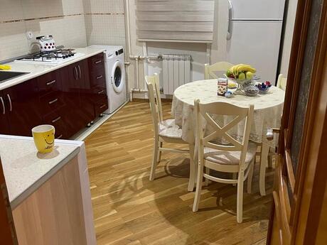 3-комн. новостройка - Насиминский  р. - 100 м²