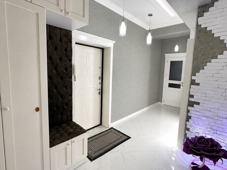 3-комн. новостройка - м. 20 января - 80 м²