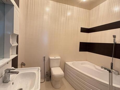 3-комн. новостройка - м. 8 ноября - 100 м²
