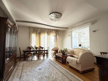 3-комн. новостройка - м. 8 ноября - 100 м²