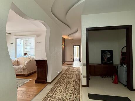 3-комн. новостройка - м. 8 ноября - 100 м²