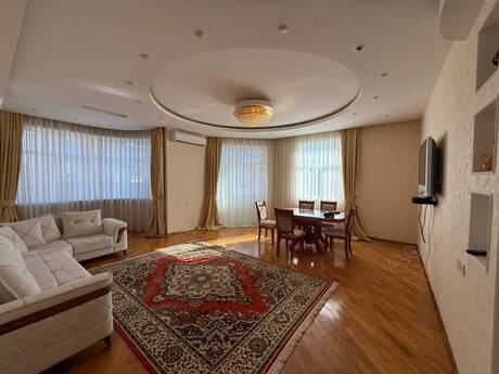 3-комн. новостройка - м. 28 мая - 130 м²