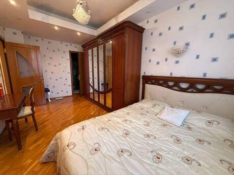3-комн. новостройка - м. 28 мая - 130 м²