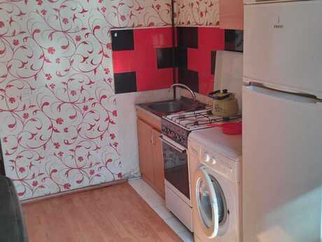 2-комн. вторичка - м. Элмляр Академиясы - 50 м²
