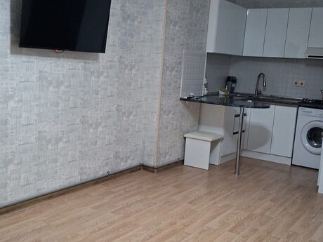 3-комн. новостройка - м. 28 мая - 80 м²