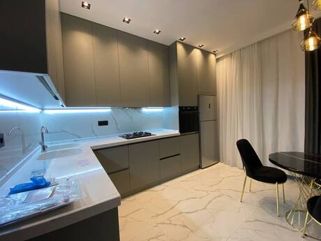 3-комн. новостройка - м. 8 ноября - 110 м²