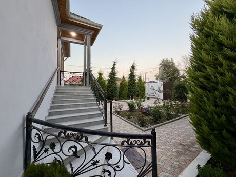 8 otaqlı həyət evi/bağ evi - Saray q. - 320 m²