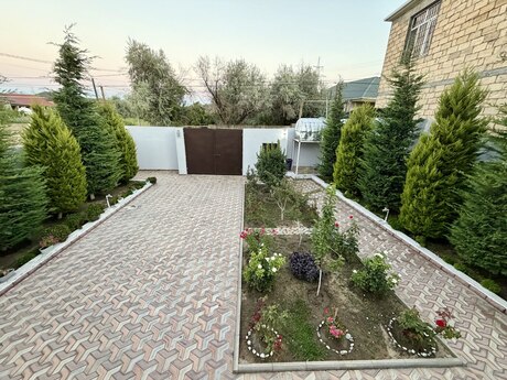 8 otaqlı həyət evi/bağ evi - Saray q. - 320 m²