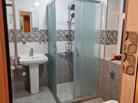 4 otaqlı həyət evi/bağ evi - Türkan q. - 200 m²