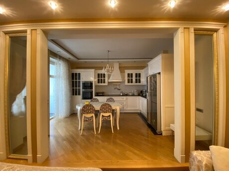 3 otaqlı mənzil, 173 m², Nizami: 450 000 ₼ 2