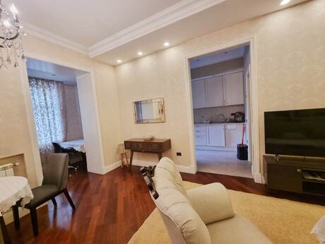 3-room apartment for rent, 95 m², Sahil: 1 500 ₼/mo 4