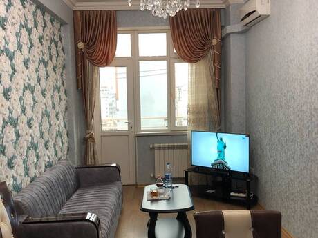 3-комн. новостройка - м. 8 ноября - 77 м²