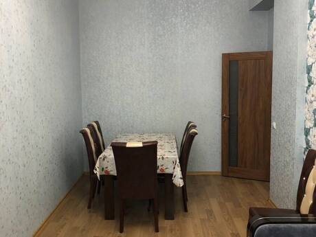 3-комн. новостройка - м. 8 ноября - 77 м²