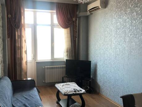 3-комн. новостройка - м. 8 ноября - 77 м²
