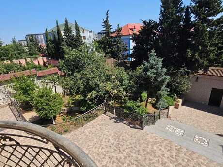 8 otaqlı həyət evi/bağ evi - Biləcəri q. - 350 m²