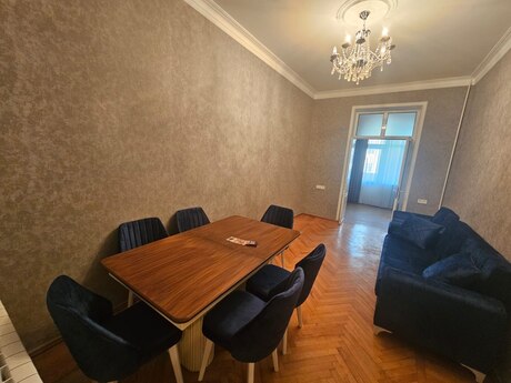 3 otaqlı köhnə tikili - 28 May m. - 55 m²