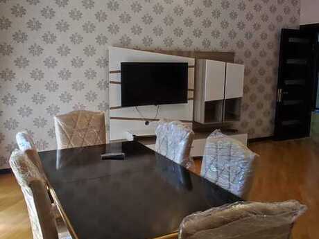 4-room apartment for rent, 150 m², Nəriman Nərimanov: 1 300 ₼/mo 3