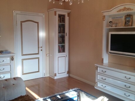 2 otaq · 45 m² · 5/5 mərtəbə, Elmlər Akademiyası