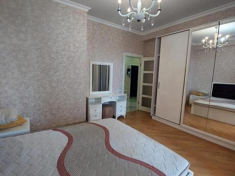 2-room apartment for rent, 70 m², 28 May: 1 100 ₼/mo 5