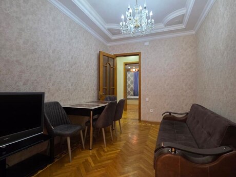 Kirayə 3 otaqlı mənzil, 70 m², Nizami: 800 ₼/ay 2