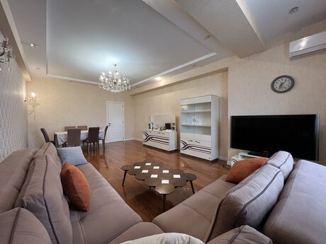 Elan №6311710 - Bakı, 28 May m., 4 otaqlı, 180 m², 16/18 mərtəbə
