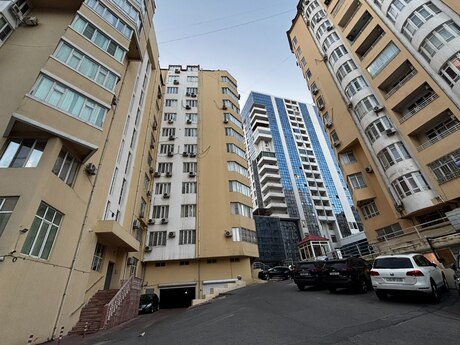 Объявление №6312679 - Баку, м. 28 мая, 4-комн., 180 м², 4/12 этаж