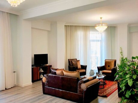 Kirayə 3 otaqlı mənzil, 150 m², Ağ şəhər: 1 800 ₼/ay 3
