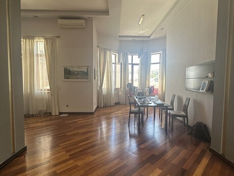 3 otaqlı köhnə tikili - Sahil m. - 130 m²