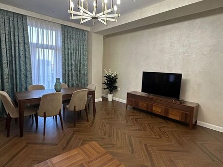 Elan №6313306 - Bakı, Şah İsmayıl Xətai m., 3 otaqlı, 135 m², 3/7 mərtəbə