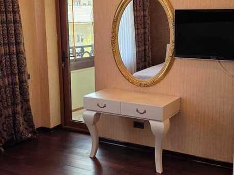 3-room apartment for rent, 150 m², Nizami: 2 000 ₼/mo 3