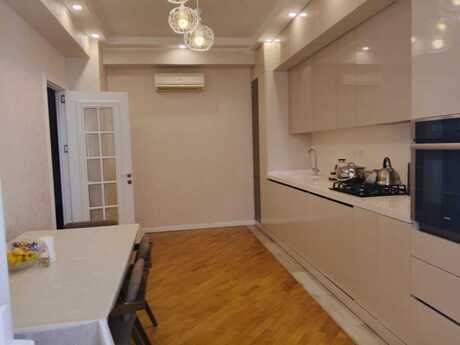 4-комнатная квартира, 150 м², 8 Noyabr: 448 000 ₼ 3