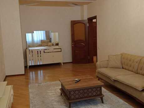Kirayə 3 otaqlı mənzil, 130 m², Nizami: 1 300 ₼/ay 2