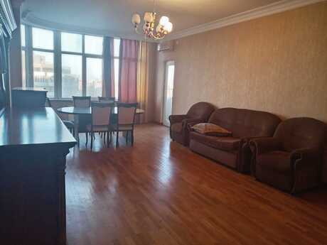Elan №6314544 - Bakı, Elmlər Akademiyası m., 4 otaqlı, 207 m², 12/14 mərtəbə