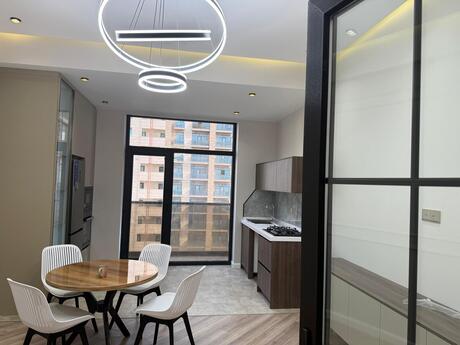 3-room apartment for rent, 100 m², Nizami: 1 800 ₼/mo 2