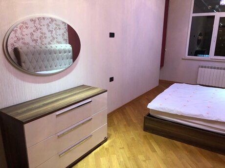 Аренда: 4-комнатная квартира, 160 м², 8 Noyabr: 1 000 ₼/мес 4