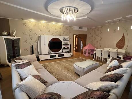 4 otaqlı yeni tikili - 8 Noyabr m. - 170 m²