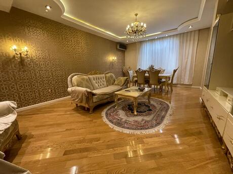 5 otaqlı mənzil, 250 m², 28 May: 800 000 ₼ 2