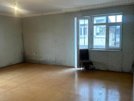 4 otaqlı köhnə tikili - Bakıxanov q. - 130 m²