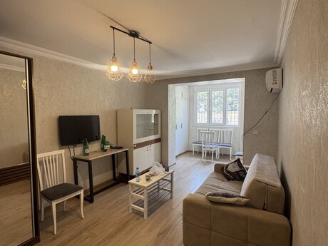 Elan №6317723 - Bakı, İnşaatçılar m., 2 otaqlı, 65 m², 2/5 mərtəbə