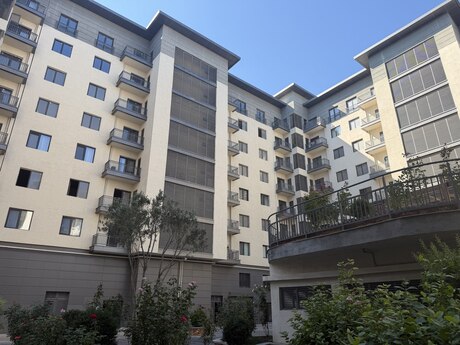 3 otaq · 138 m² · 3/5 mərtəbə, Ağ şəhər