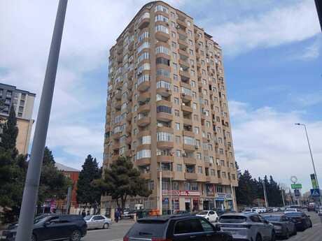 4 otaq · 200 m² · 17/18 mərtəbə, Azadlıq Prospekti