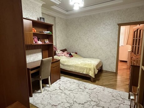 4-комнатная квартира, 137 м², 20 Yanvar: 330 000 ₼ 4