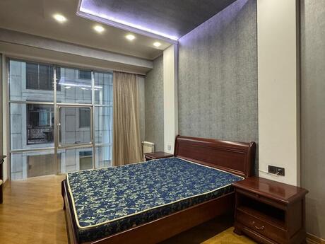 Kirayə 4 otaqlı mənzil, 215 m², Nizami: 1 799 ₼/ay 4