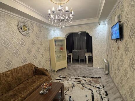 3 rooms · 80 m² · floor 3/5, 7-ci mikrorayon