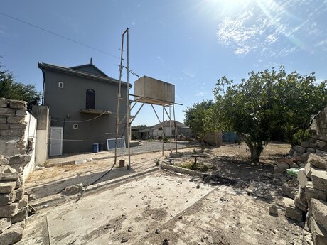8 otaqlı həyət evi/bağ evi - Zirə q. - 330 m²