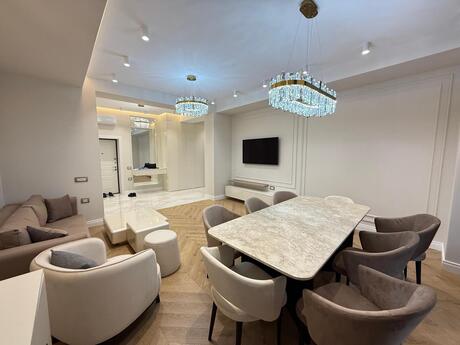 Ağ şəhərdə 3 otaqlı yeni tikili mənzil kirayə verilir, 130 m², 2 300 AZN/ay, şəkil 2 / 12