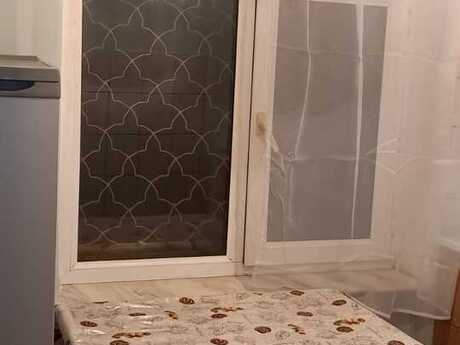 Продаётся 1-комнатная квартира в старом фонде, İnşaatçılar, 35 м², 125 000 AZN, фото 2 / 12