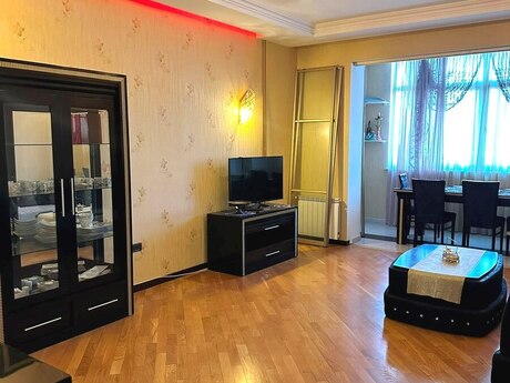 4-room apartment, 155 m², Nizami: 450 000 ₼ 2